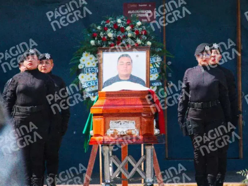 Despiden con honores a policía fallecido tras incendio de patrulla en la autopista México-Puebla
