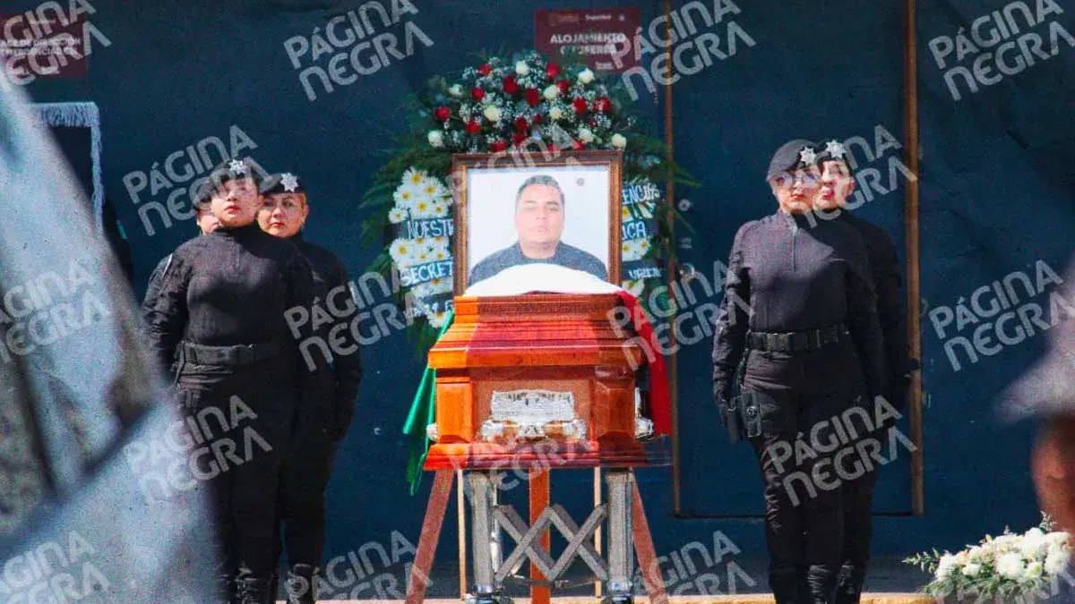 Despiden con honores a policía fallecido tras incendio de patrulla en la autopista México-Puebla