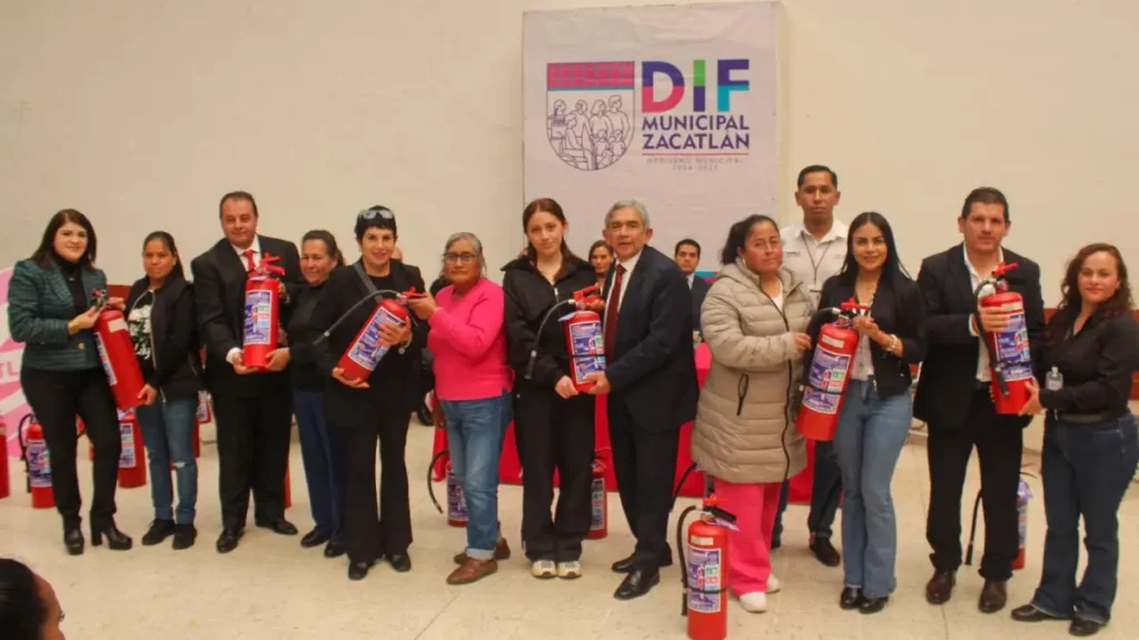 DIF de Zacatlán entrega extintores a comedores escolares, estancias de día y refugios temporales