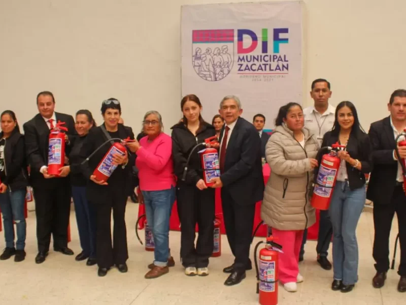 DIF de Zacatlán entrega extintores a comedores escolares, estancias de día y refugios temporales