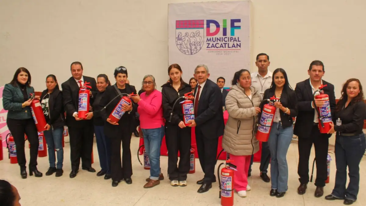 DIF de Zacatlán entrega extintores a comedores escolares, estancias de día y refugios temporales