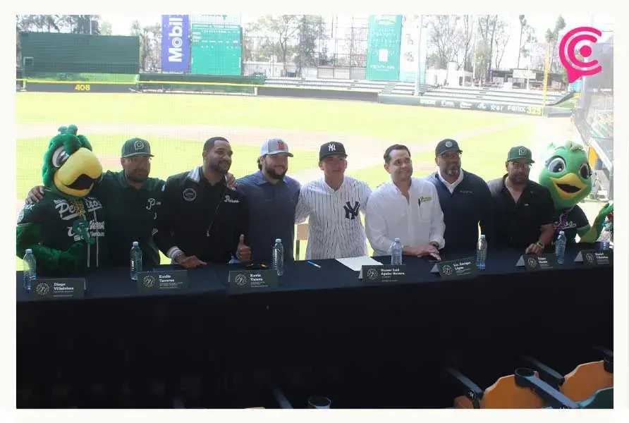 Said Aguilar, talento de la academia de Pericos de Puebla, firma con los Yankees