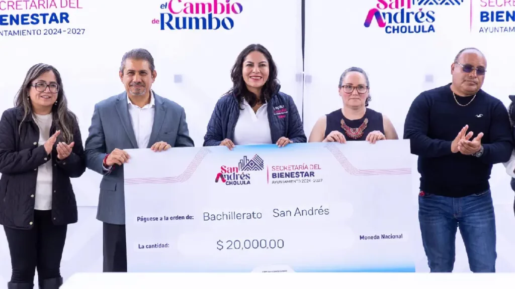 Entrega Lupita Cuautle apoyos económicos para fortalecer la educación en San Andrés Cholula