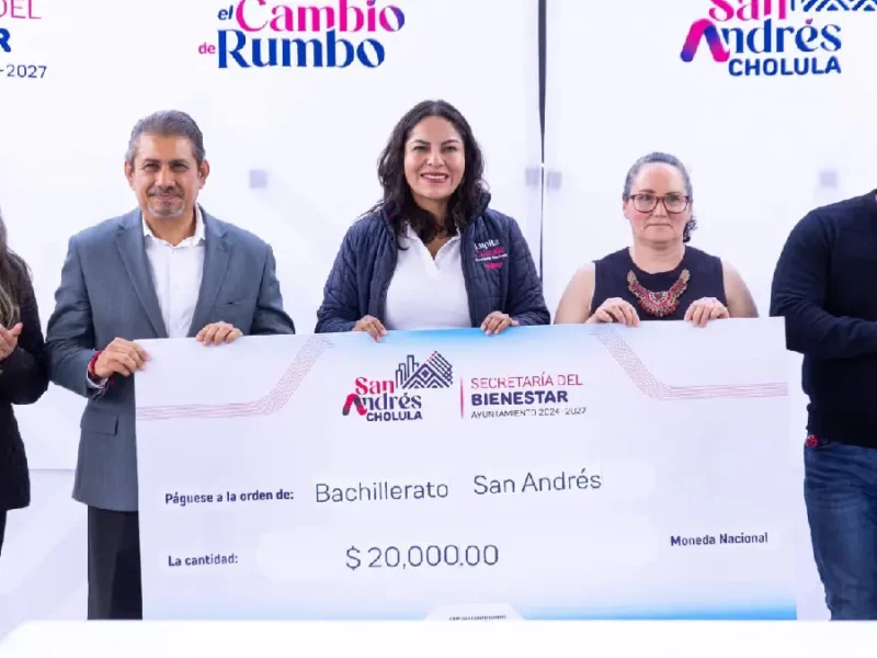Entrega Lupita Cuautle apoyos económicos para fortalecer la educación en San Andrés Cholula