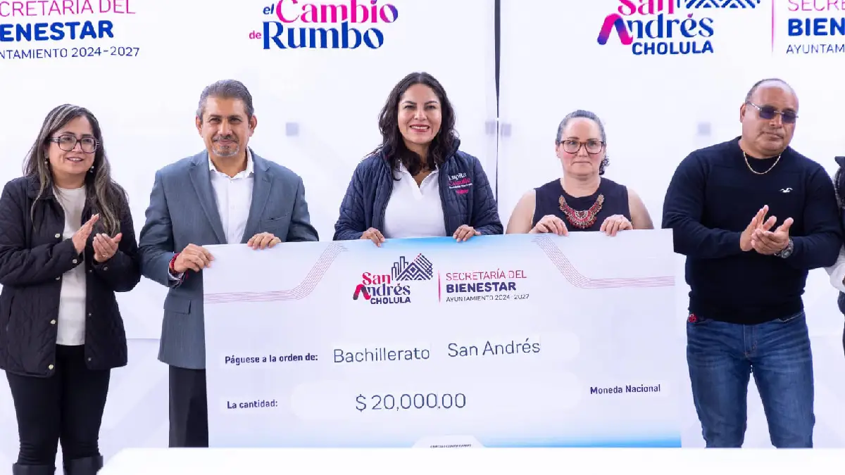 Entrega Lupita Cuautle apoyos económicos para fortalecer la educación en San Andrés Cholula