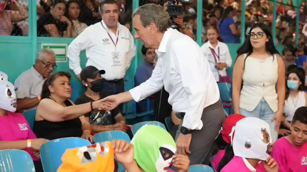 Con función de lucha libre, Pepe Chedraui celebra el Día de la Niñez