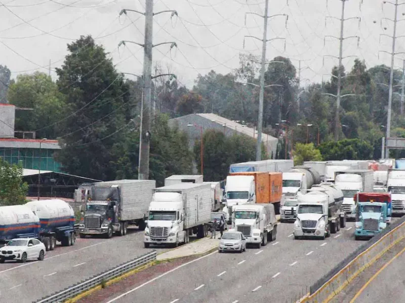 Megabloqueo afecta el Arco Norte con sentido a Puebla; tráfico detenido por cierre de ambos sentidos