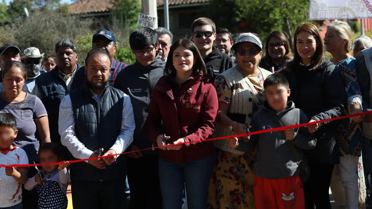 TransformandoCaminos: mujeres de Tlatempa agradecen a Bety Sánchez la pavimentación de su camino