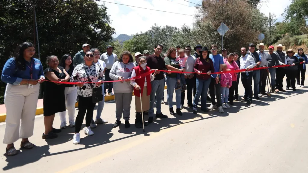 Bety Sánchez inaugura primera etapa de la rehabilitación de la carretera Jicolapa-Tlalixtlipa