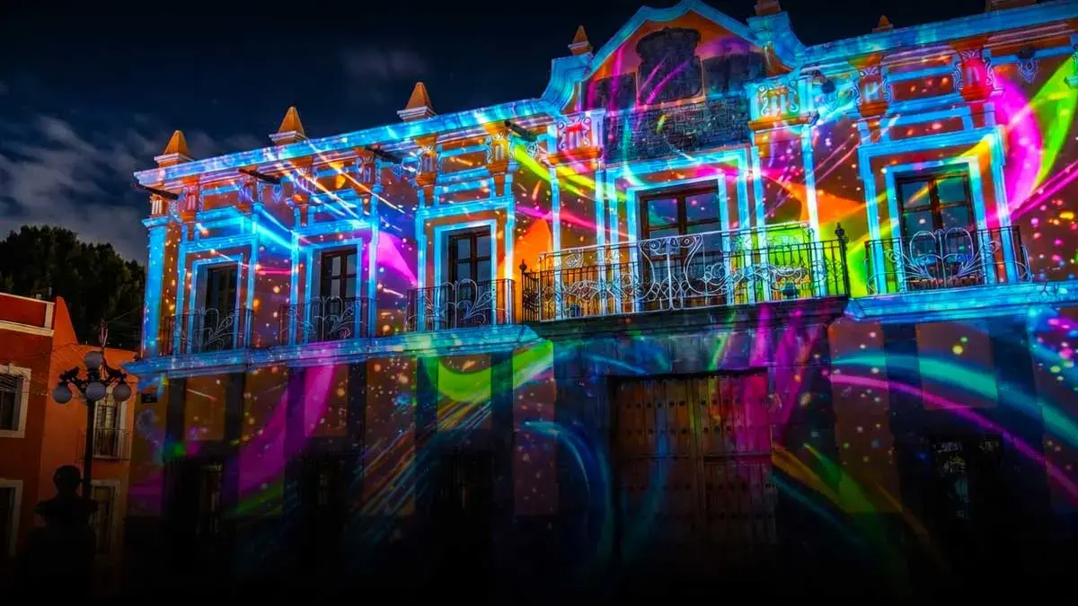 Revelan recorrido del Festival Glow 2026 en Puebla; incluirá obras de artistas locales