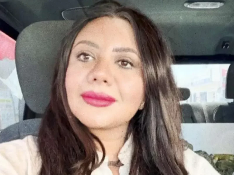 Abuchean a Lupita Bárcenas durante el cierre de Feria de Semana Santa Acatlán de Osorio 2026