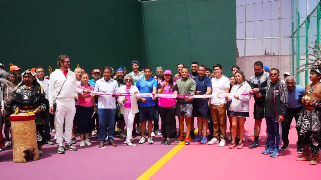 Bajo el liderazgo de Tonantzin Fernández, rescatan cancha de frontenis en el Deportivo Tlachtli