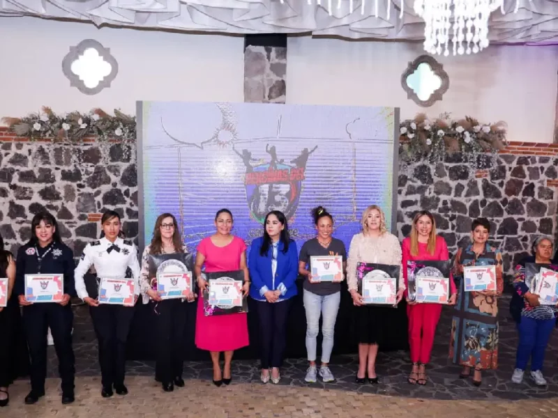 En San Andrés Cholula reconocen a mujeres destacadas