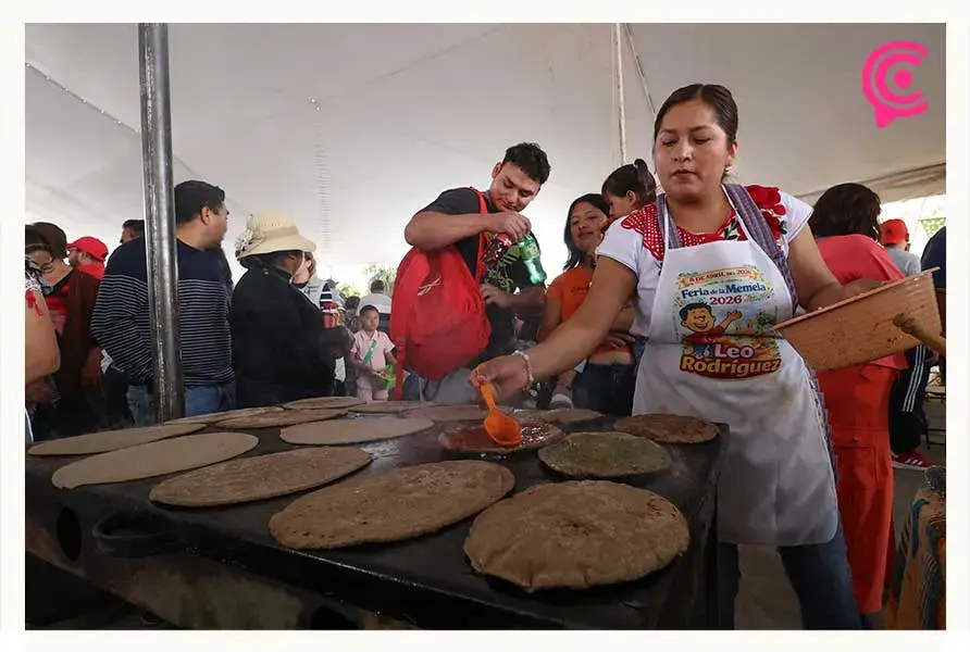 Bendicen puestos de la Feria de la Gordita 2026; memelas gratis en la compra de refresco
