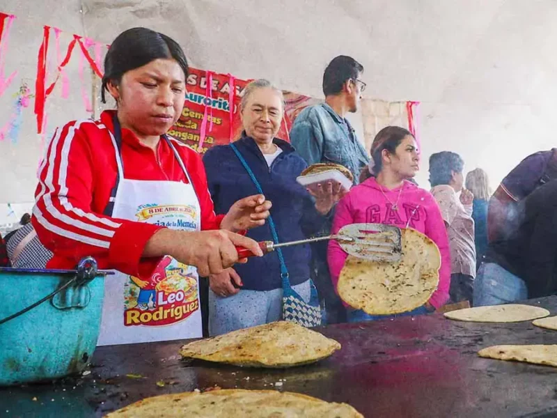 Bendicen puestos de la Feria de la Gordita 2026; memelas gratis en la compra de refresco