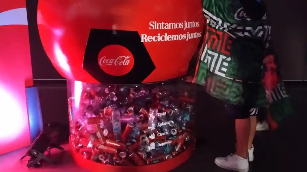 Recibe Gobierno de Pepe Chedraui donación de latas tras paso del FIFA World Cup Trophy Tour 2026 en Puebla