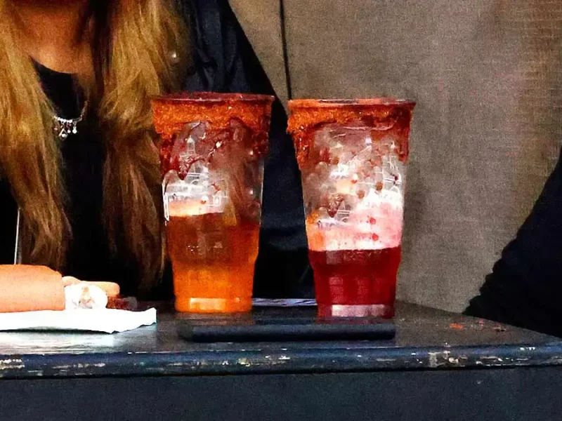 Venta de alcohol se extiende a mercados Morelos y Zaragoza de Puebla; locatarios evaden operativos municipales