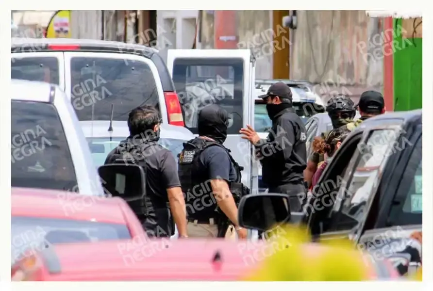 Fiscalía de Puebla asegura inmueble y detiene a sujetos en colonia El Porvenir