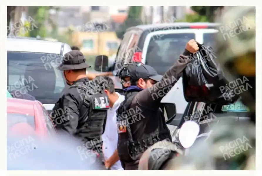 Fiscalía de Puebla asegura inmueble y detiene a sujetos en colonia El Porvenir