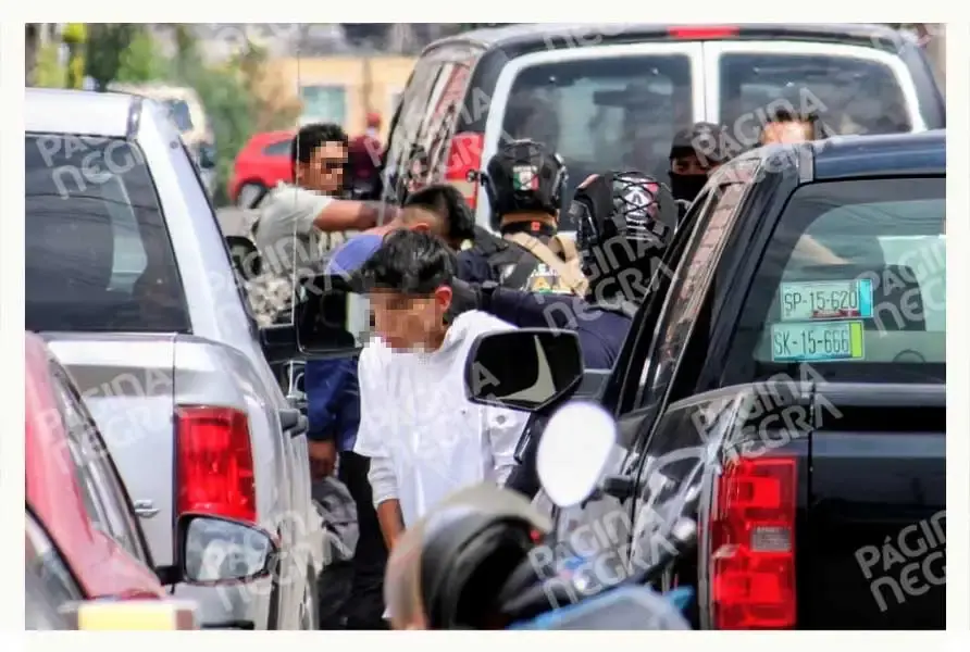 Fiscalía de Puebla asegura inmueble y detiene a sujetos en colonia El Porvenir