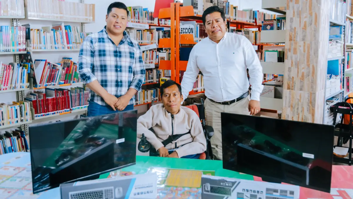 Mateo Hernández fortalece la Biblioteca Netzahualcóyotl con equipo de cómputo