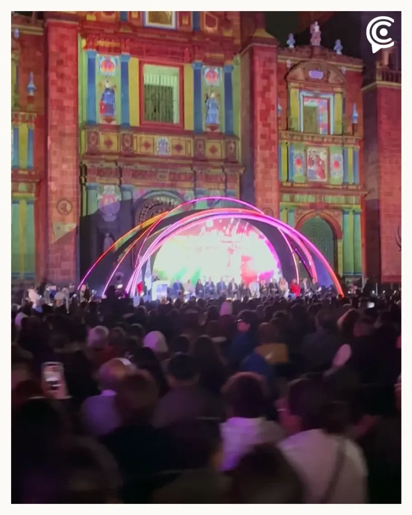 Festival Glow Puebla arranca con desorganización, empujones y abucheos