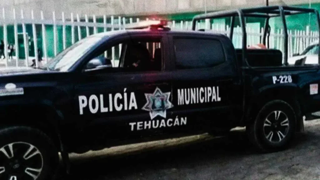 Motociclista adolescente murió tras choque contra patrulla en Tehuacán, Puebla; acompañante resultó lesionado