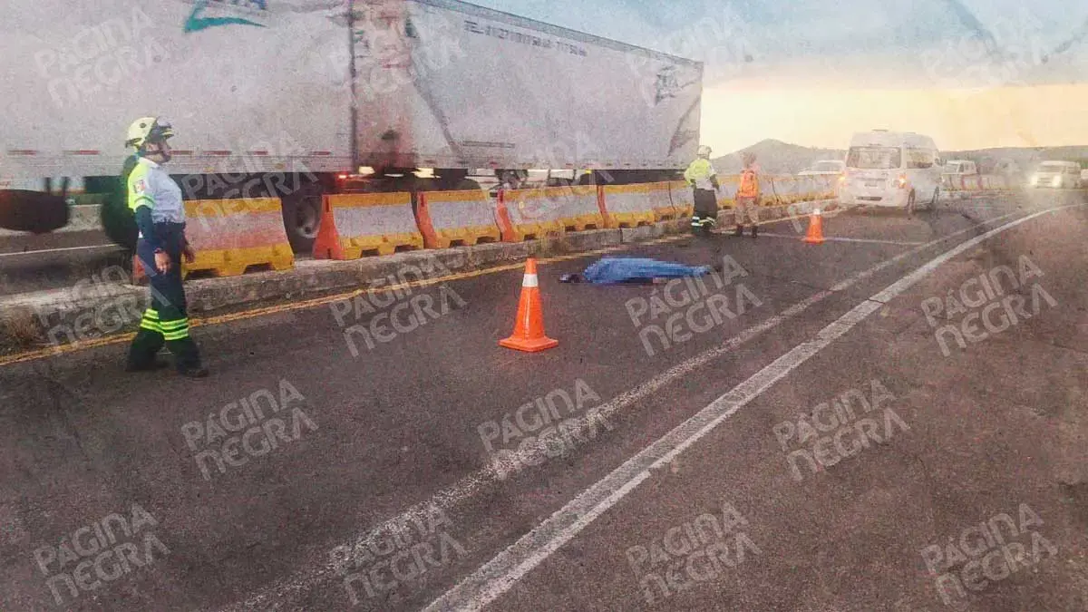 Balean y abandonan a un hombre en la autopista México-Puebla; al parecer era asaltante