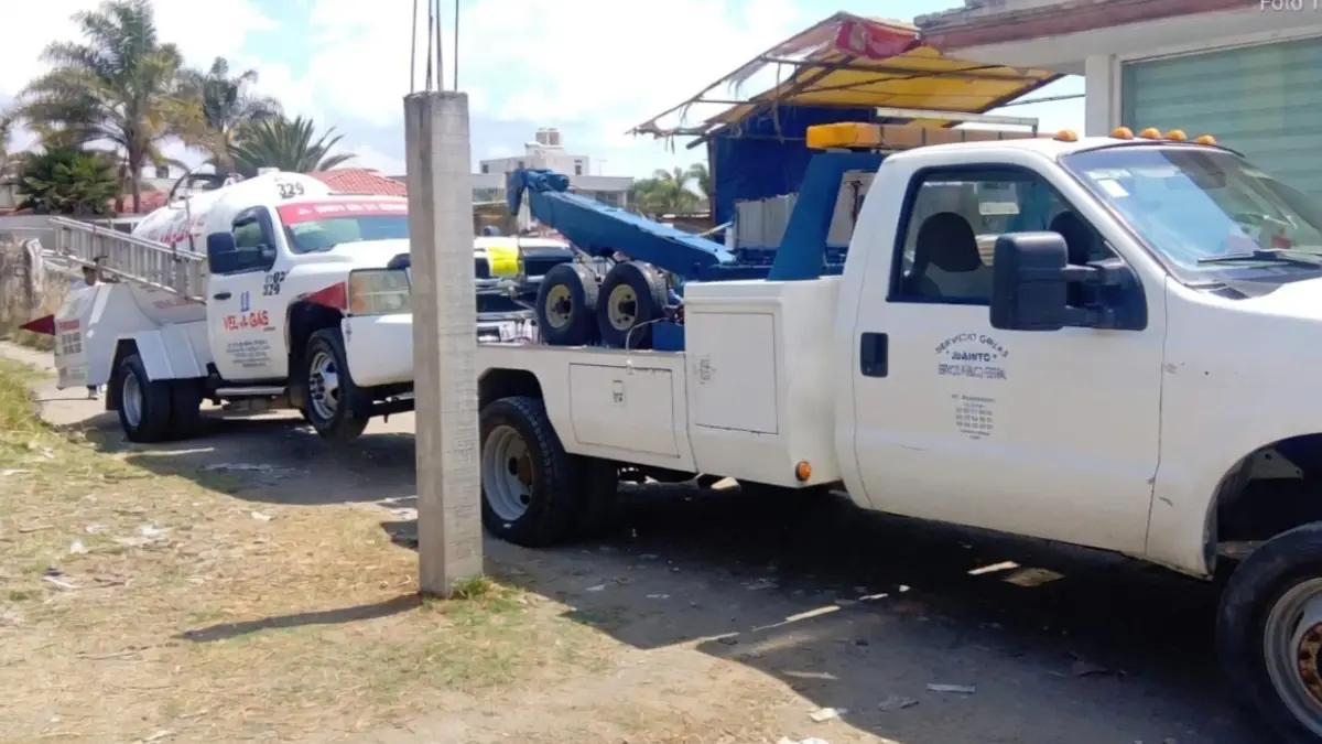Policía de Texmelucan, FGR y Policía Estatal aseguran bodega con hidrocarburo presuntamente ilícito