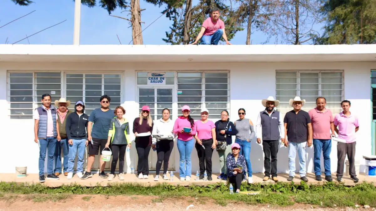 Tequio en la colonia Manuel Espinosa Iglesias; municipio rehabilita Casa de Salud