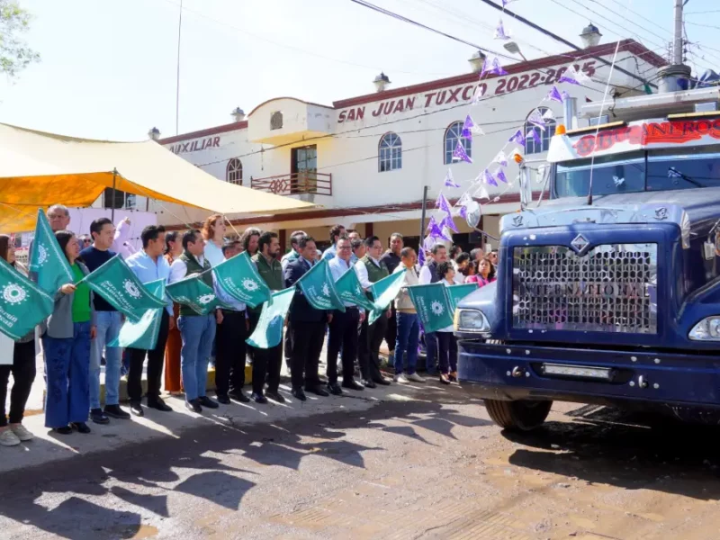 Tras 17 años de abandono, gobierno de Juan Manuel Alonso inició pavimentación de la carretera de San Juan Tuxco
