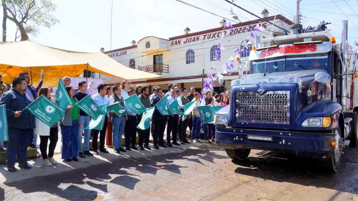 Tras 17 años de abandono, gobierno de Juan Manuel Alonso inició pavimentación de la carretera de San Juan Tuxco