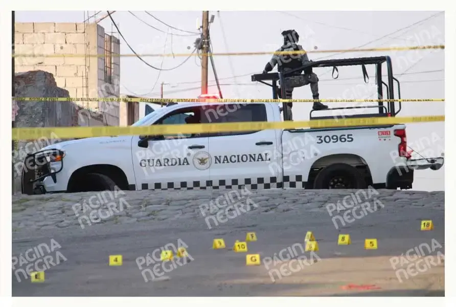 Comando armado rafaguea casa y quema camioneta en Lomas 5 de Mayo, Puebla