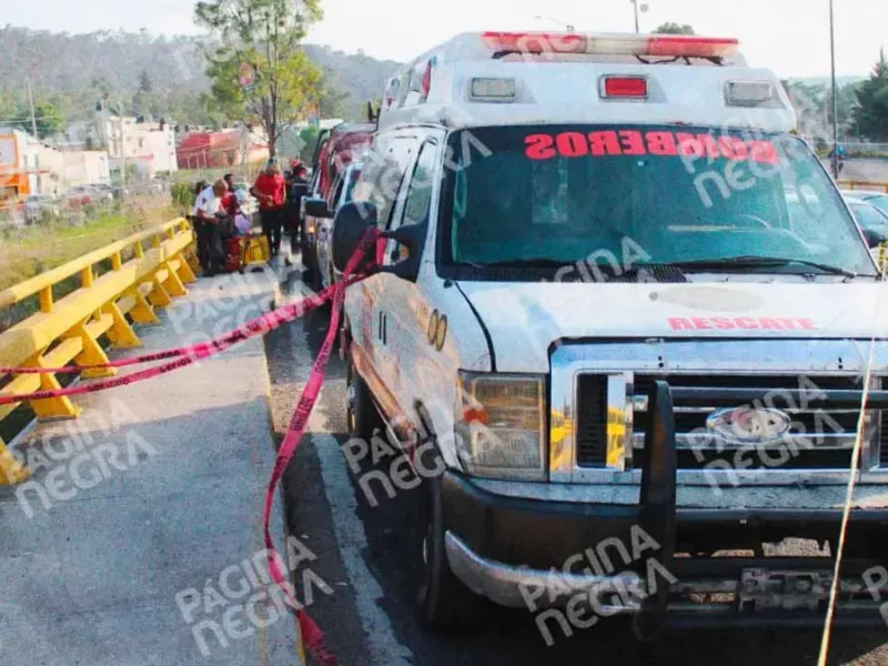 Mujer muere tras ser atropellada y caer en barranco del Periférico Ecológico en Amozoc, Puebla