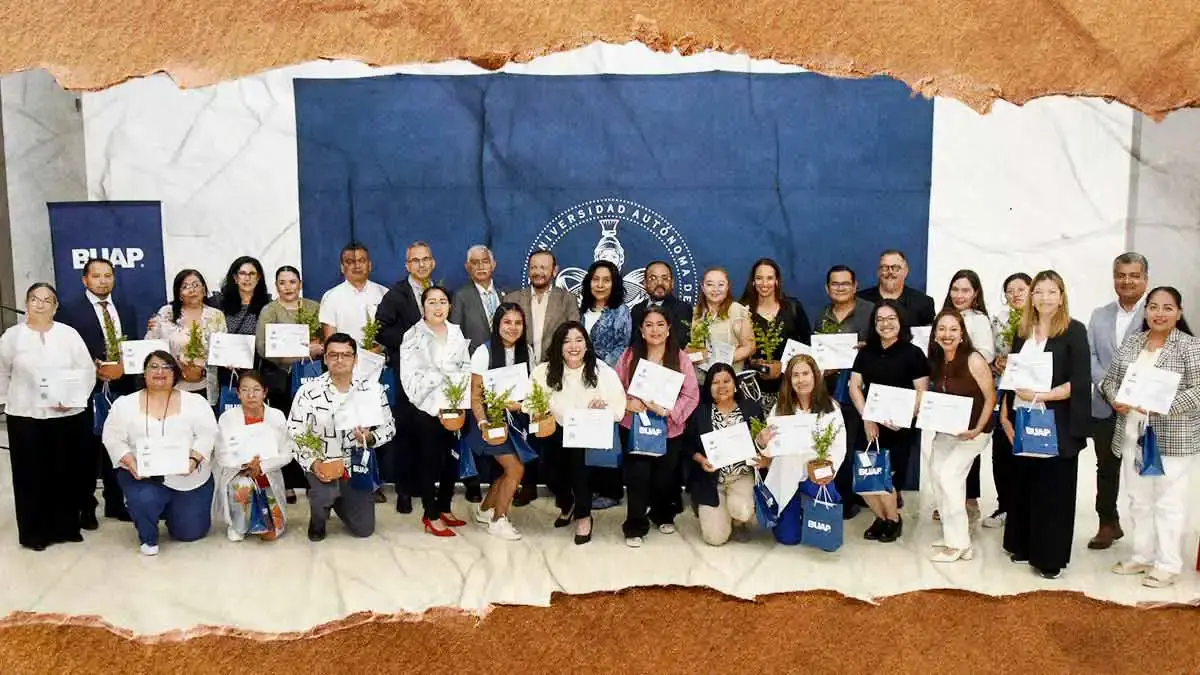 Entrega BUAP 31 constancias del diplomado en Educación para el Desarrollo Sostenible
