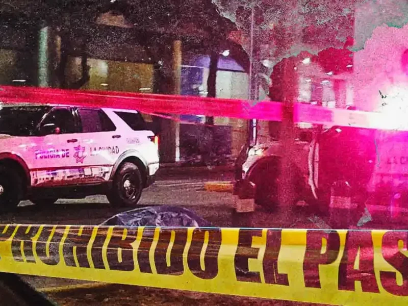 Motociclista murió frente a Cinépolis Boulevard 5 de Mayo, Puebla; perdió el control de la unidad