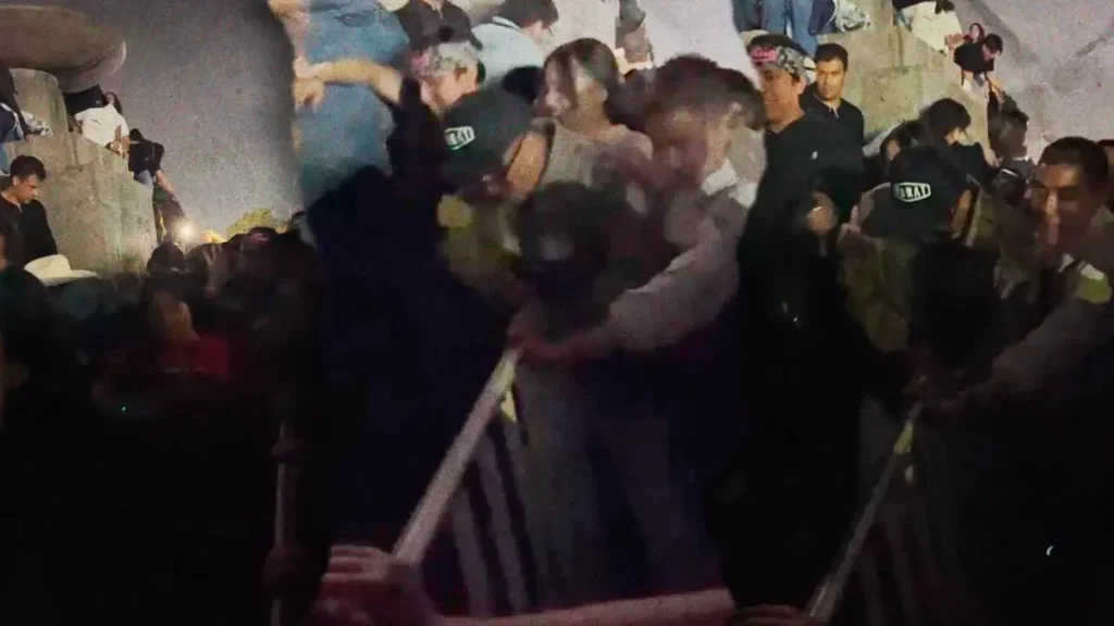 Empujones y desorganización marcan acceso al concierto de Morat en la Feria de Puebla 2026