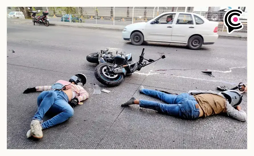 Mueren motociclistas tras chocar contra camión de carga en Parque Industrial 2000, Puebla