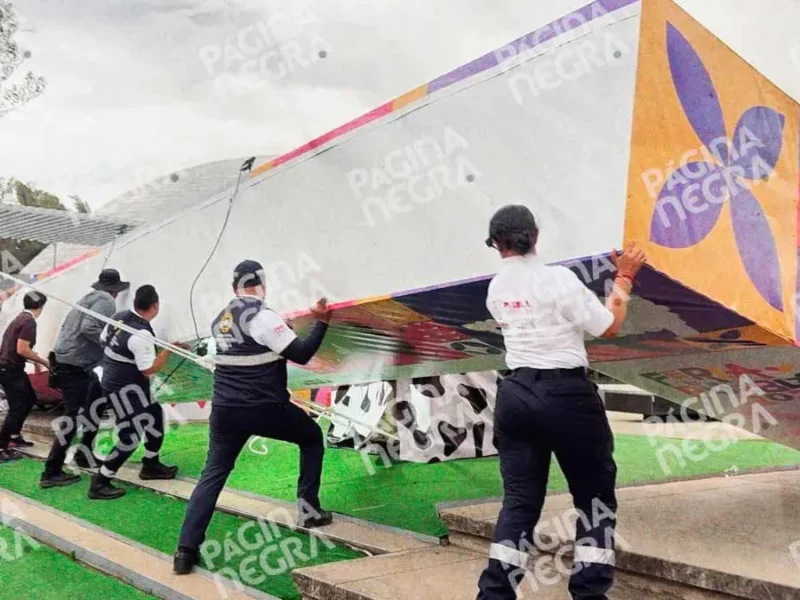 Estructura en la Feria de Puebla 2026 se desploma y deja dos mujeres heridas