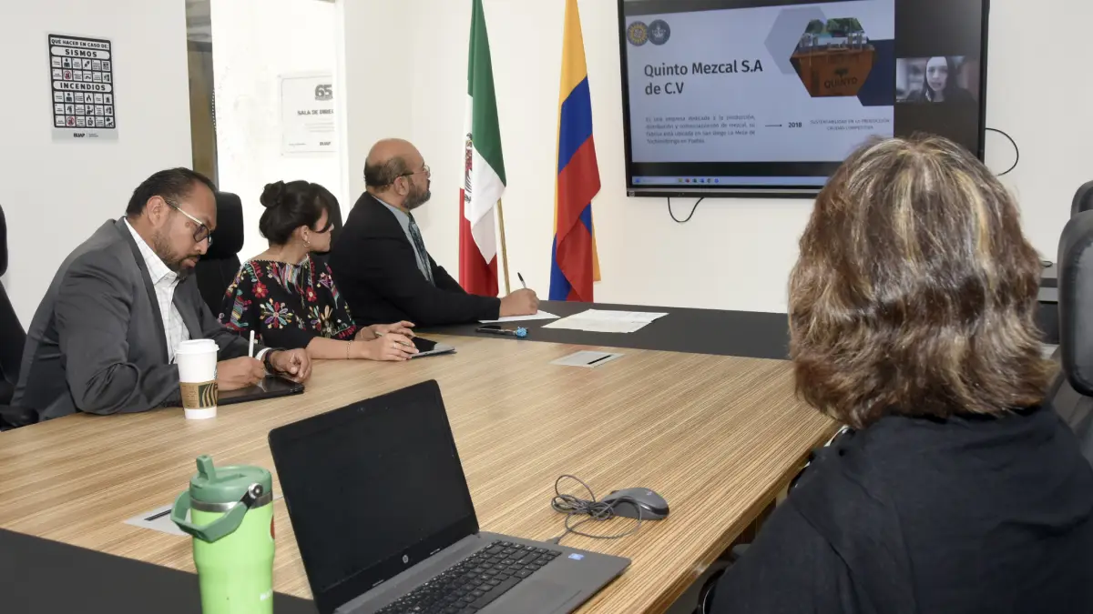 Obtienen estudiantes titulación por BUAP y Universidad de Santo Tomás-Tunja, Colombia