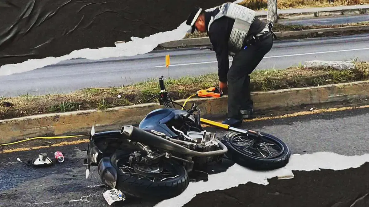 Motociclista muere tras chocar con una camioneta en la autopista Siglo XXI