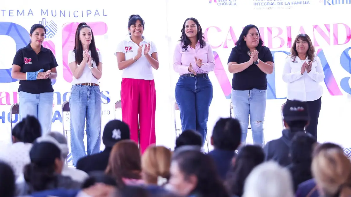 Lupita Cuautle entrega insumos médicos y de higiene con el programa “Cambiando Vidas”
