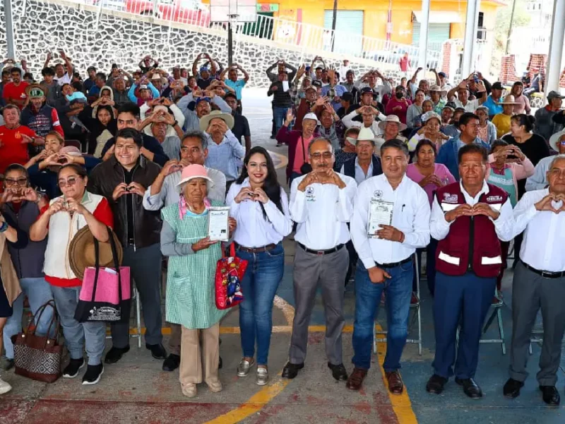 Tonantzin Fernández fortalece al campo cholulteca con entrega de biofertilizantes