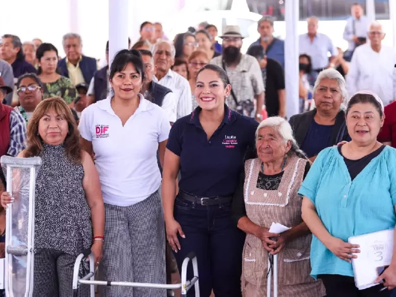 Entrega Lupita Cuautle apoyos funcionales que mejoran la vida de las personas con discapacidad