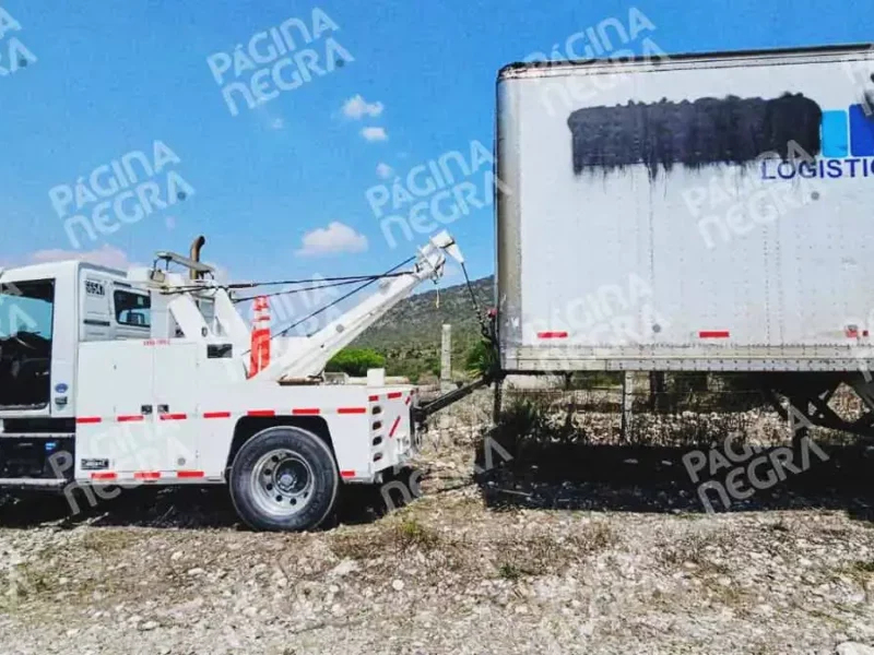 Fiscalía de Puebla investiga hallazgo de cuerpo embolsado y emplayado en caja de tráiler