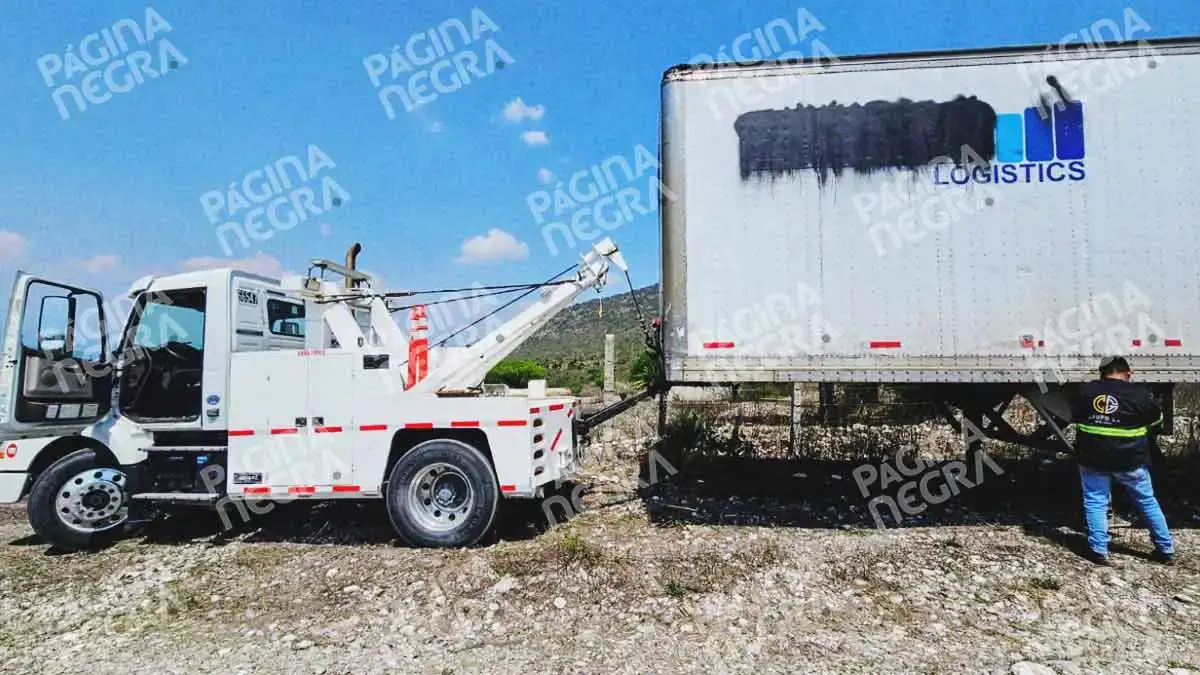 Fiscalía de Puebla investiga hallazgo de cuerpo embolsado y emplayado en caja de tráiler