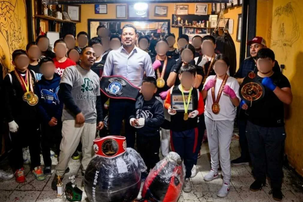 Entrega diputado Andrés Villegas equipo deportivo a la academia de boxeo Wolf Sport en Ciudad Serdán 