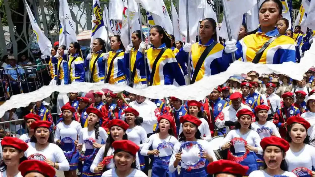 Participan más de 10 mil estudiantes y maestros en Desfile 5 de Mayo en Puebla 2026