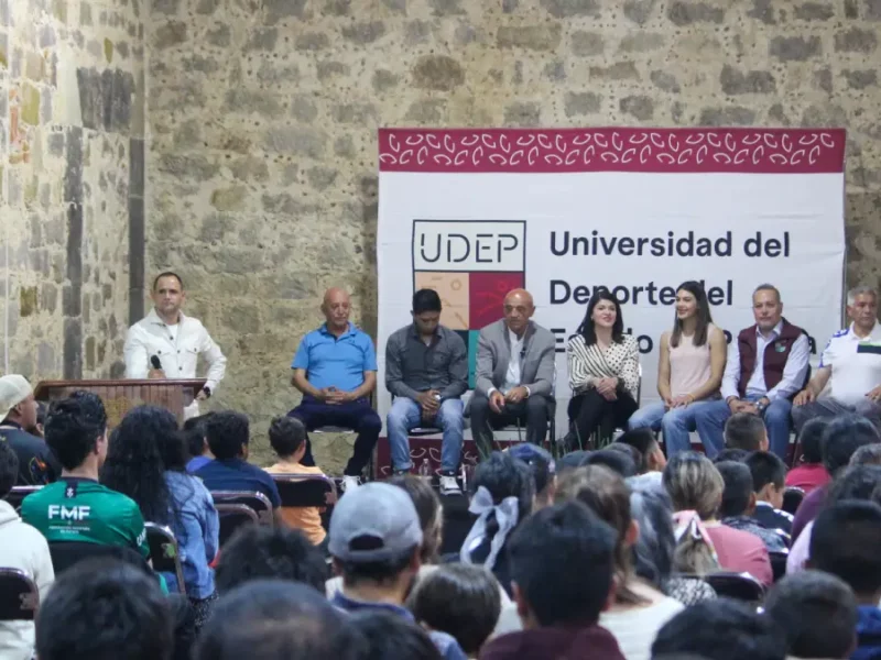 Chelis da plática a niñas, niños y adolescentes de Zacatlán: “el deporte cambia vidas”