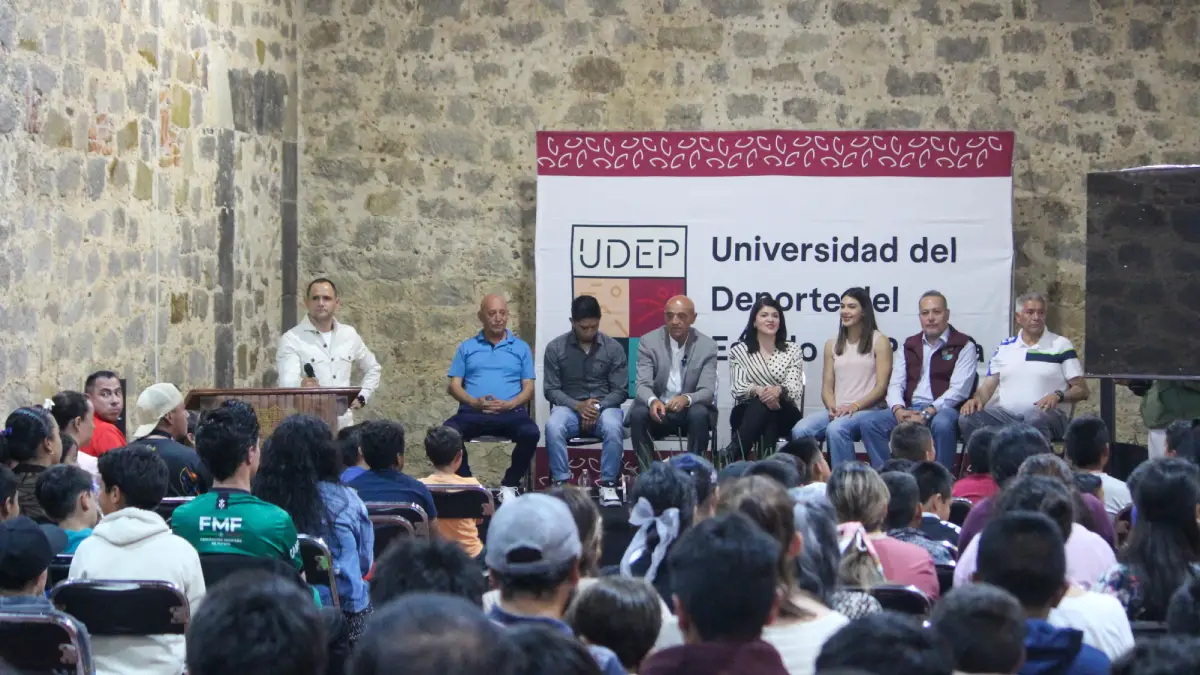 Chelis da plática a niñas, niños y adolescentes de Zacatlán: “el deporte cambia vidas”